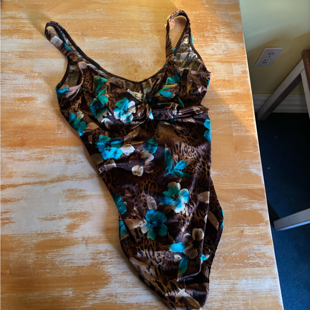 Size 24w women’s Delta Brown and Teal Floral Bodysuit